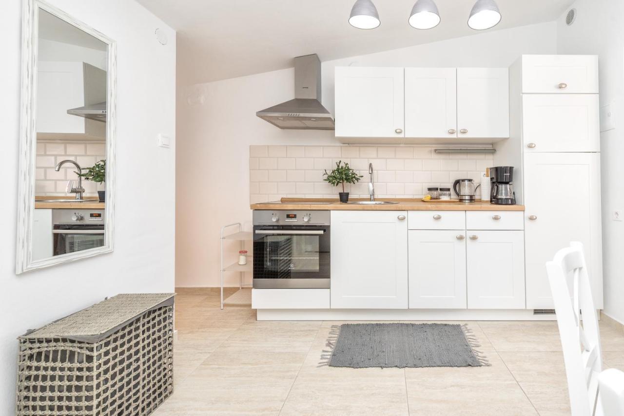 Apartment Tema Vir Exteriör bild