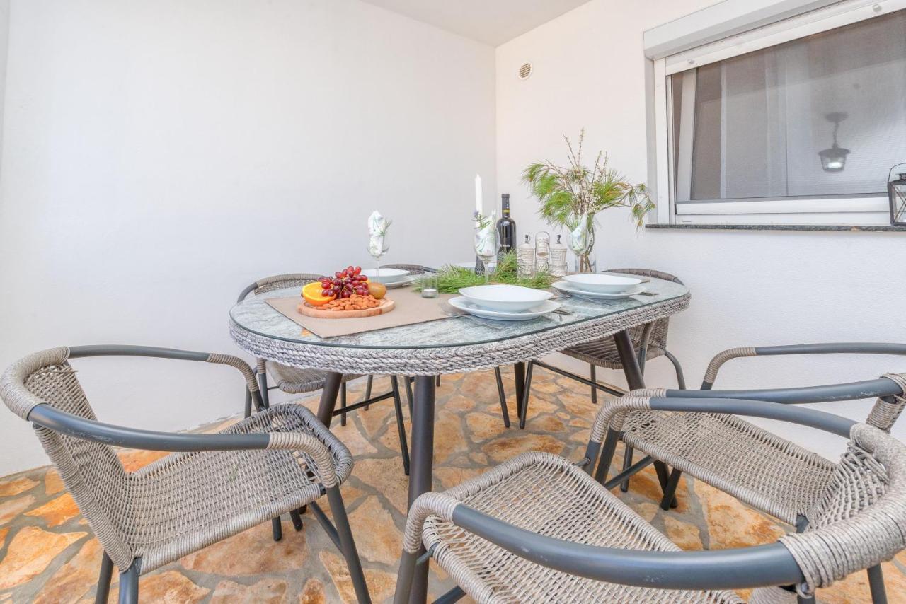 Apartment Tema Vir Exteriör bild