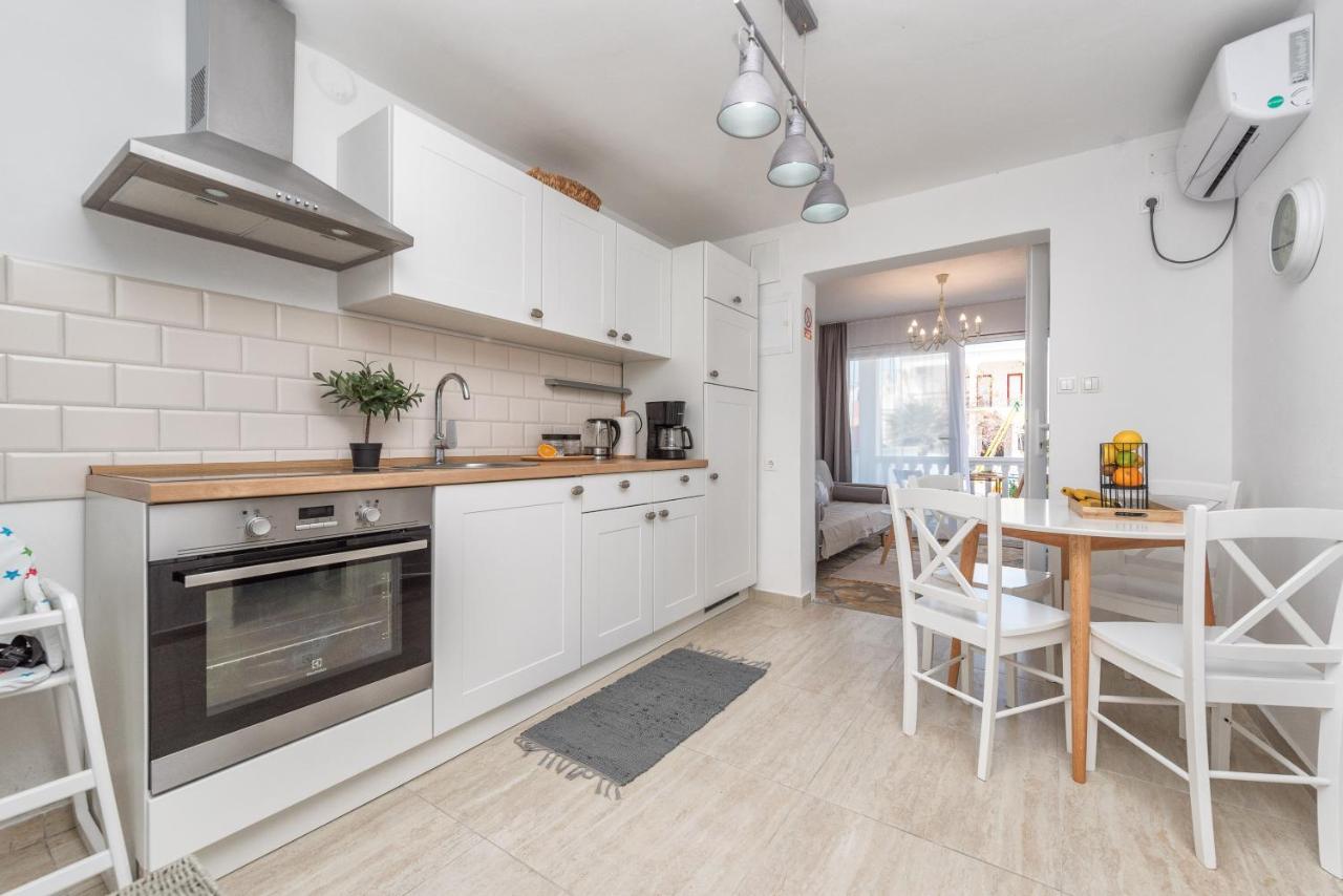 Apartment Tema Vir Exteriör bild