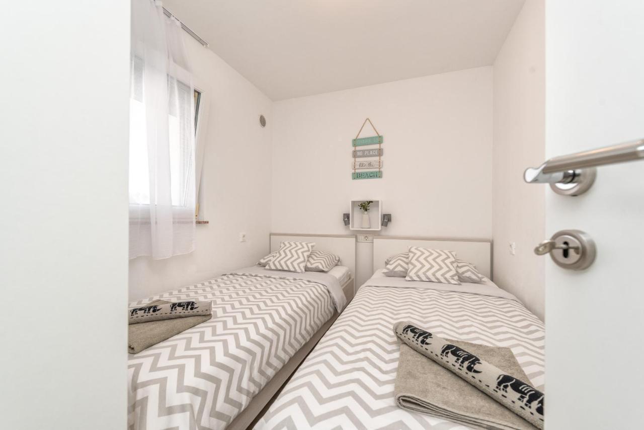 Apartment Tema Vir Exteriör bild