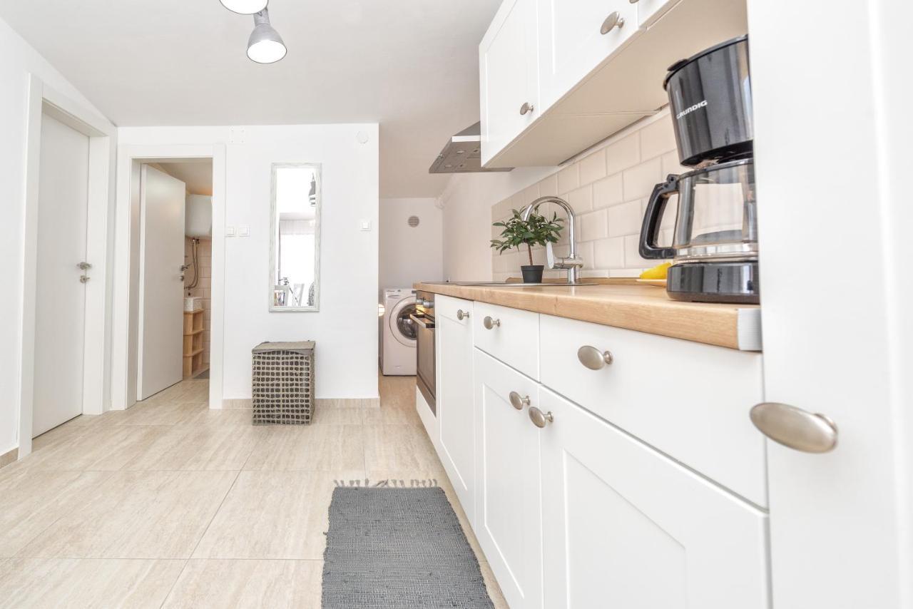 Apartment Tema Vir Exteriör bild